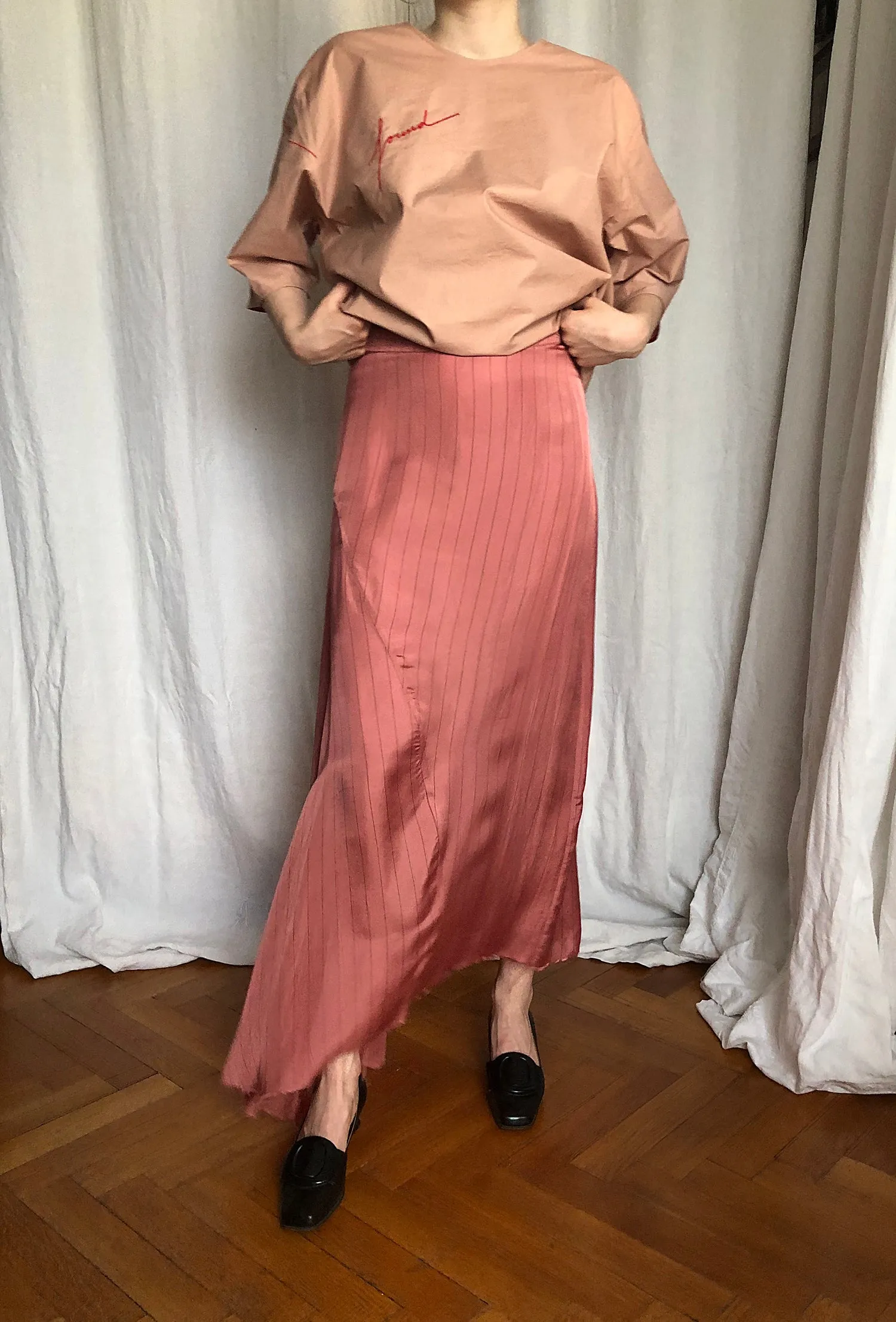 Asymmetric skirt