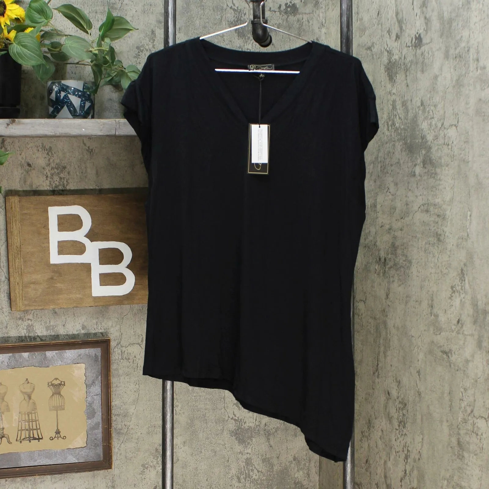 DG2 by Diane Gilman Women's Asymmetric Hem V-Neck T-Shirt