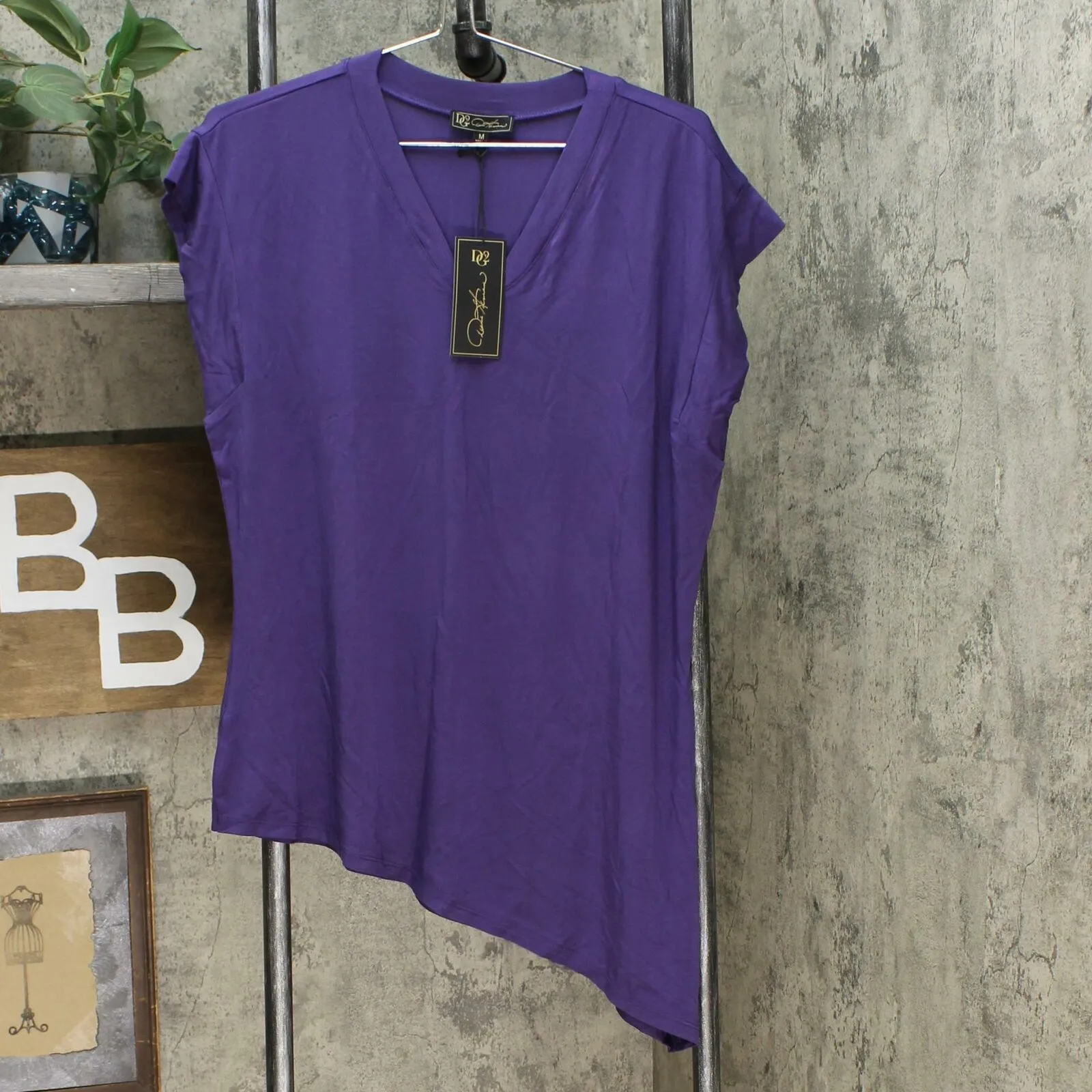 DG2 by Diane Gilman Women's Asymmetric Hem V-Neck T-Shirt
