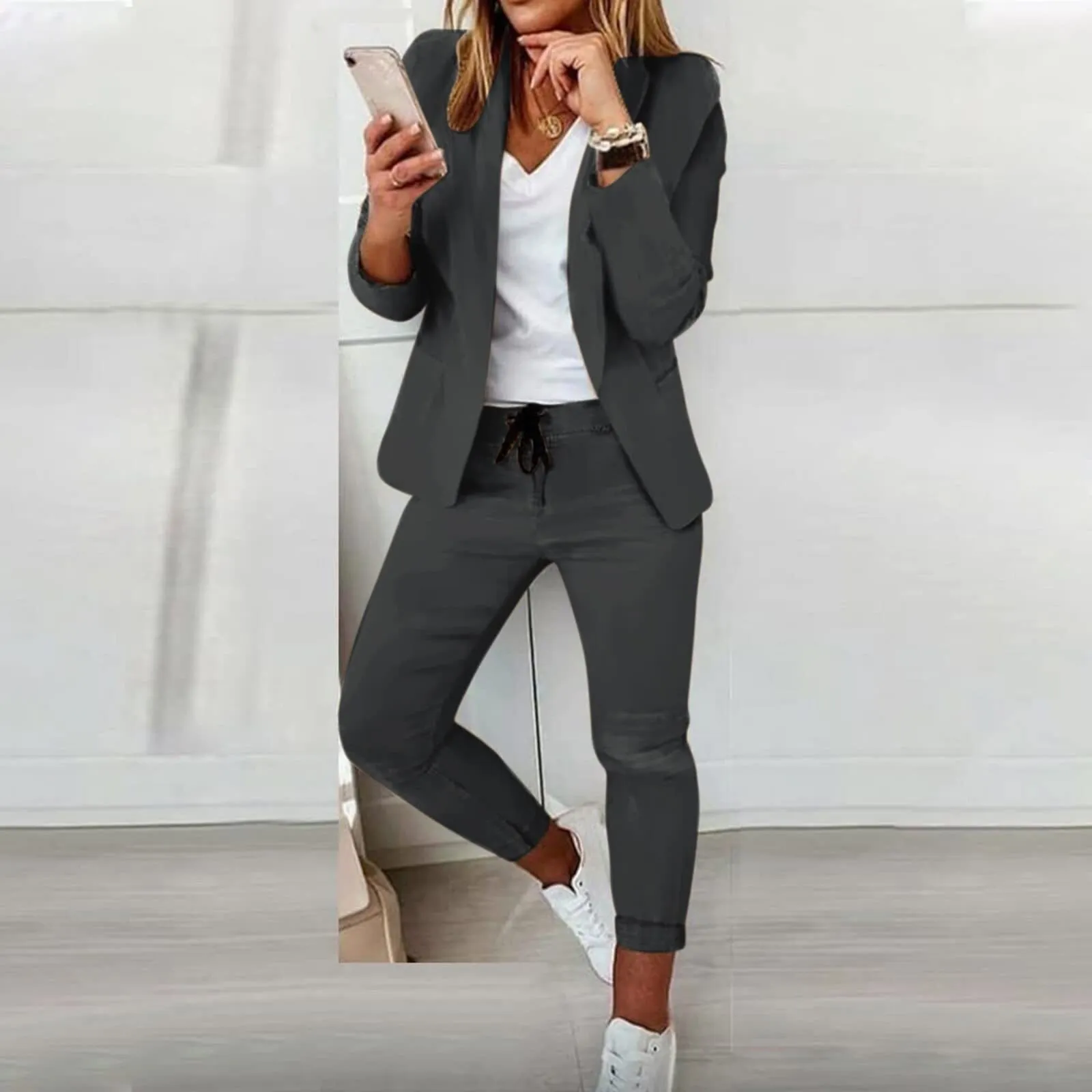 Josefina® | Slim-fit blazer and comfortable drawstring trousers