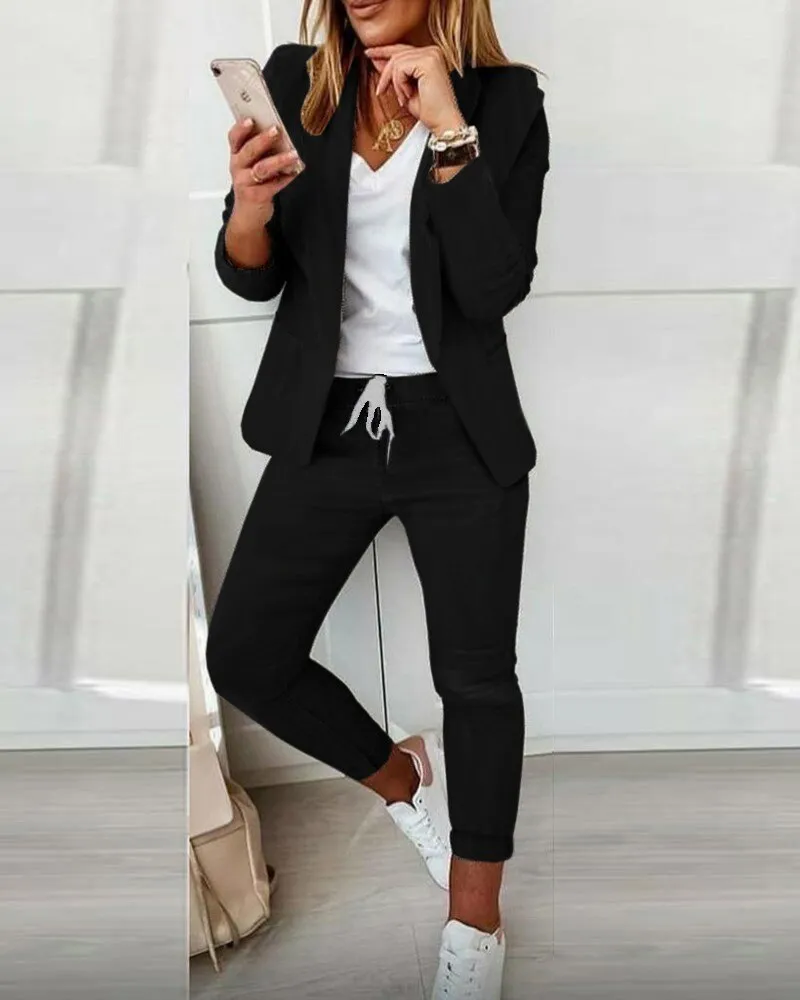 Josefina® | Slim-fit blazer and comfortable drawstring trousers