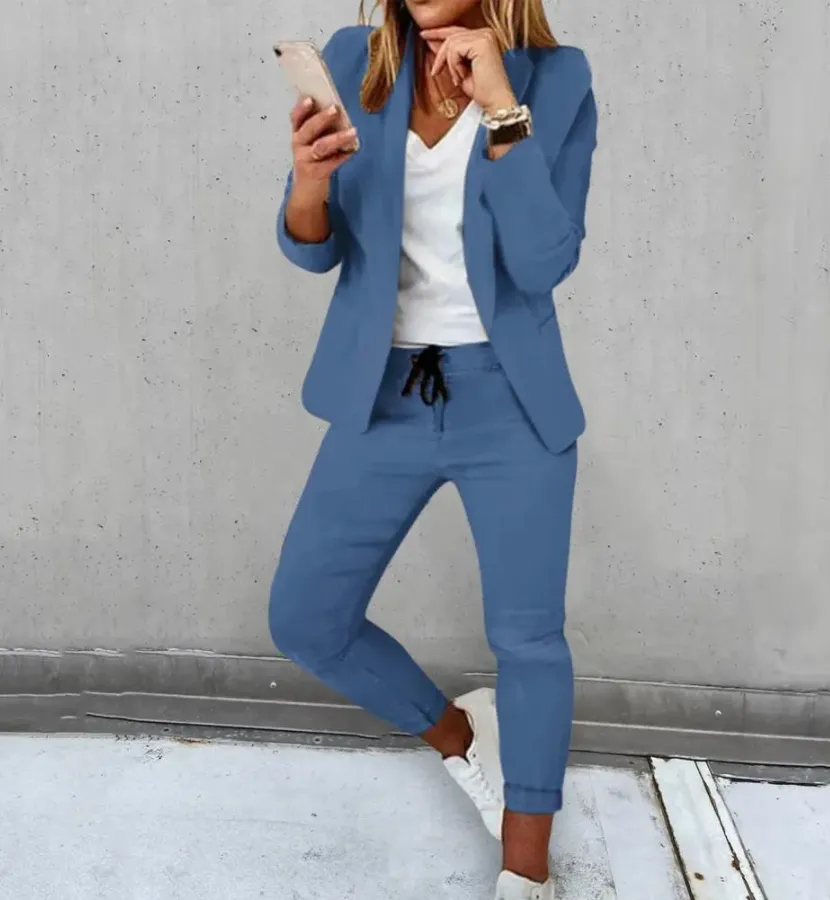 Josefina® | Slim-fit blazer and comfortable drawstring trousers