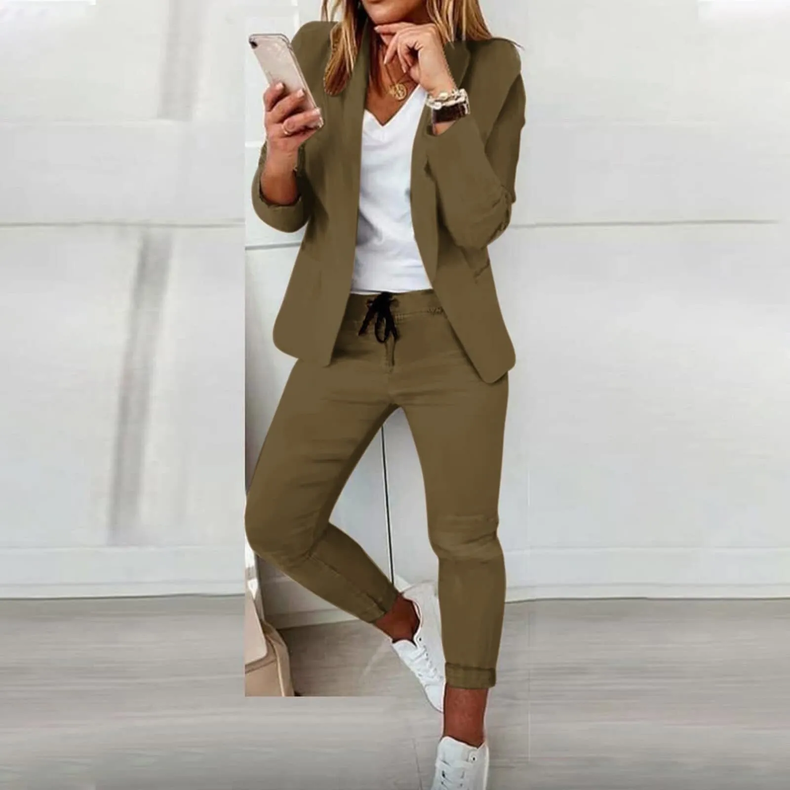 Josefina® | Slim-fit blazer and comfortable drawstring trousers