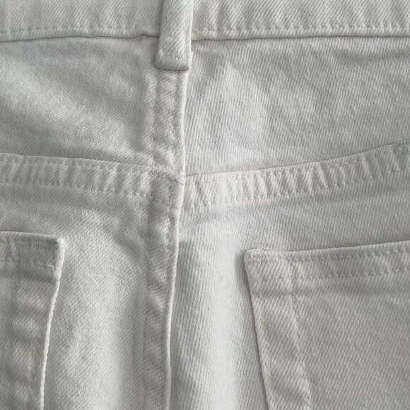 Micheal Kors - Straight leg cropped jeans with Gold button. Size:16 Color: White