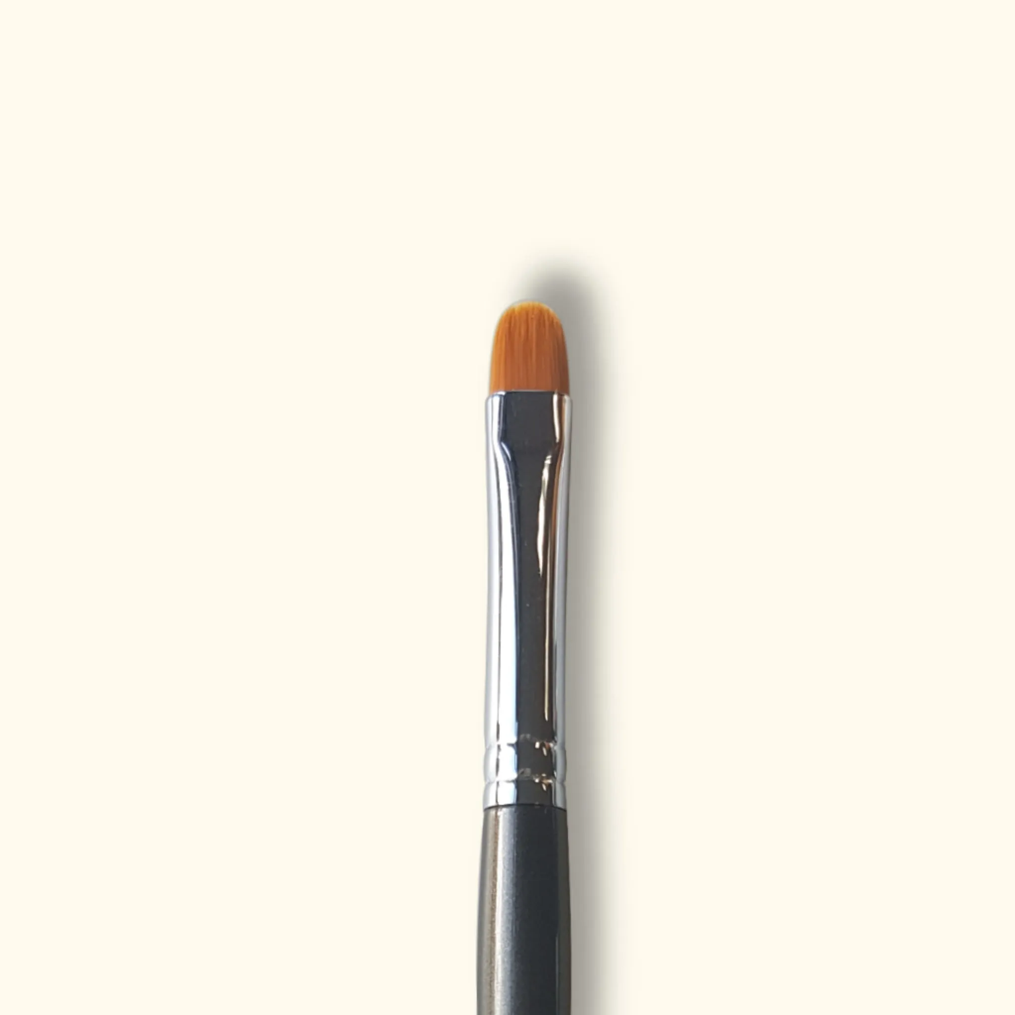 No. 104 - Little Lippy / Concealer Brush