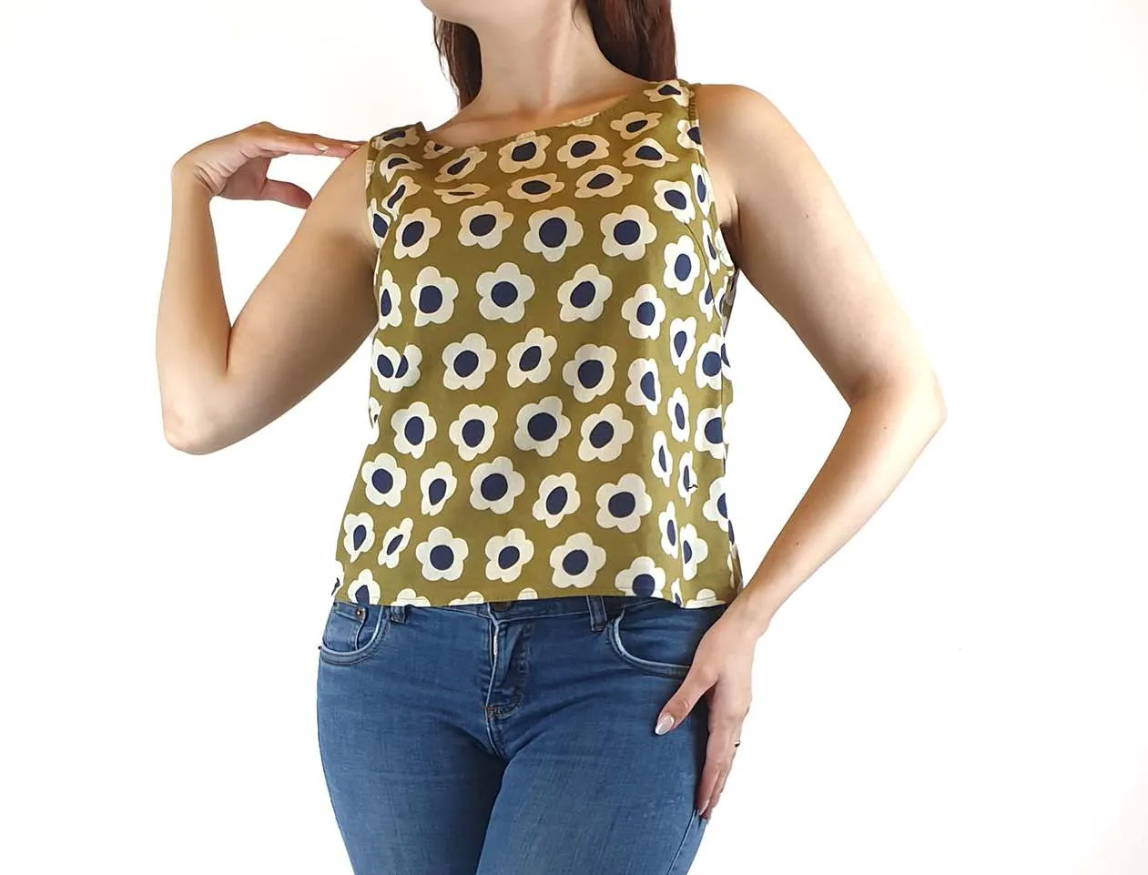 Princess Highway sleeveless cropped olive top with flower print size 10