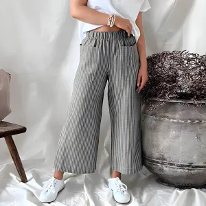 Striped cropped pants with pockets