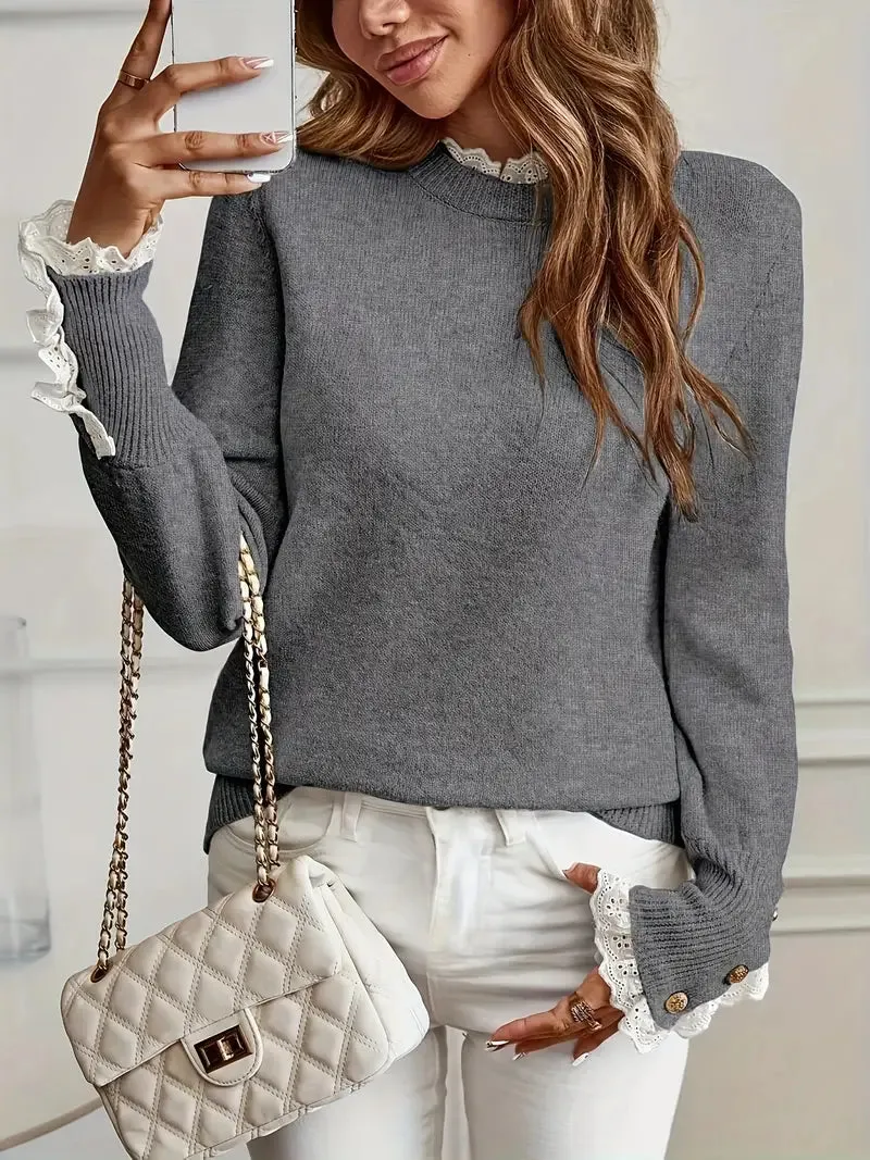 Vandy - sweater with round neckline and ruffles of lace