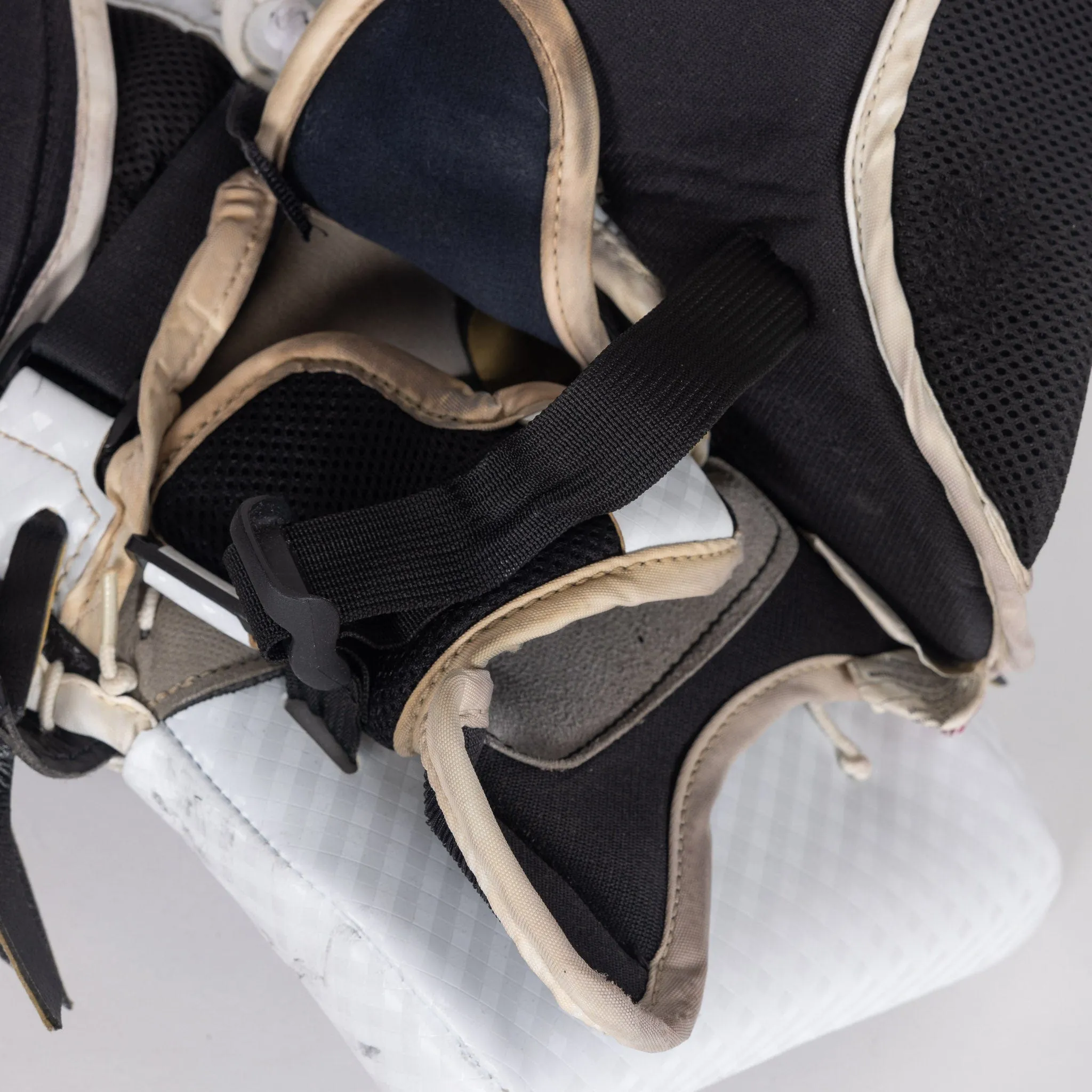 Vaughn Velocity V9 XP Pro Carbon Senior Goalie Catcher - Pro Stock Iceberg Graphic