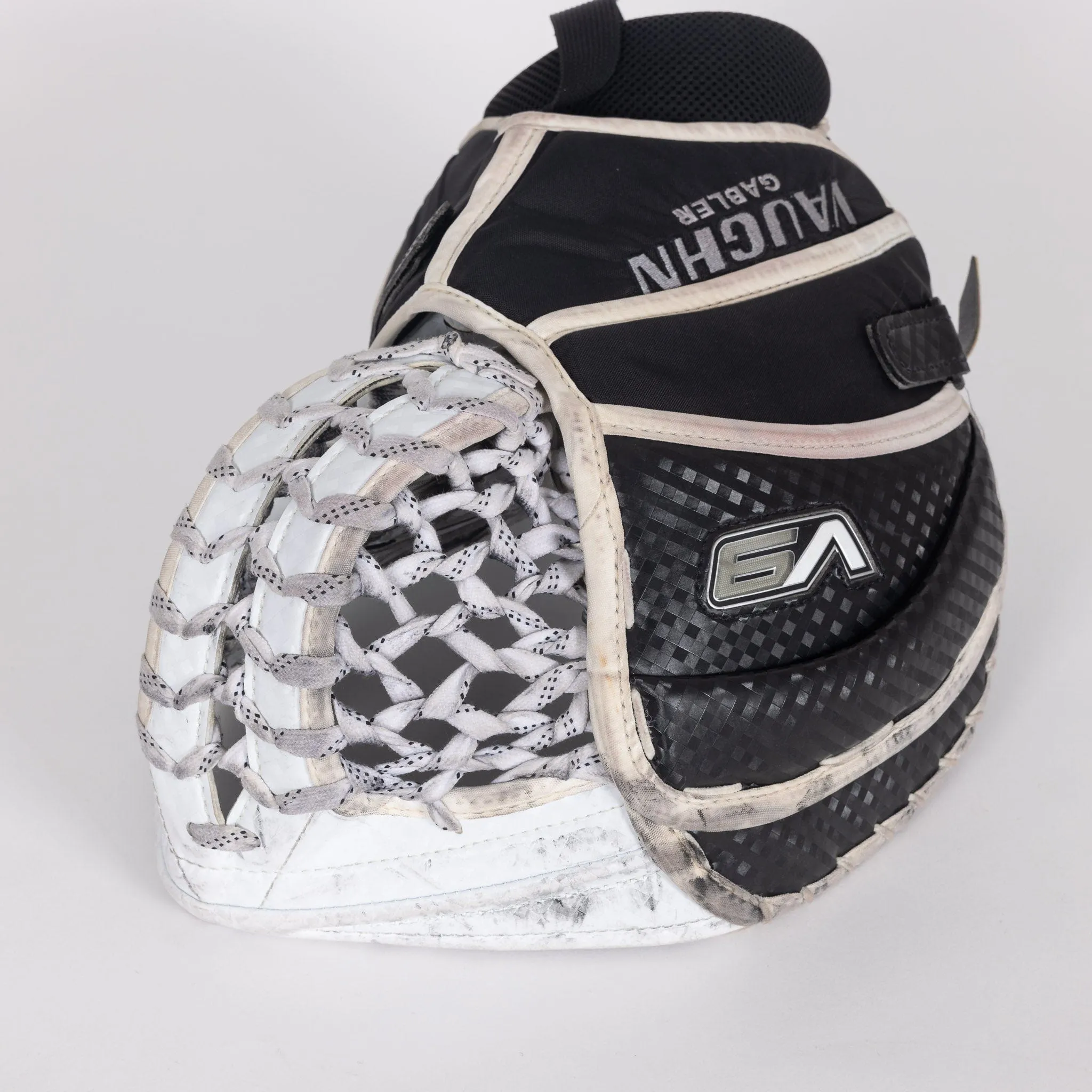 Vaughn Velocity V9 XP Pro Carbon Senior Goalie Catcher - Pro Stock Iceberg Graphic