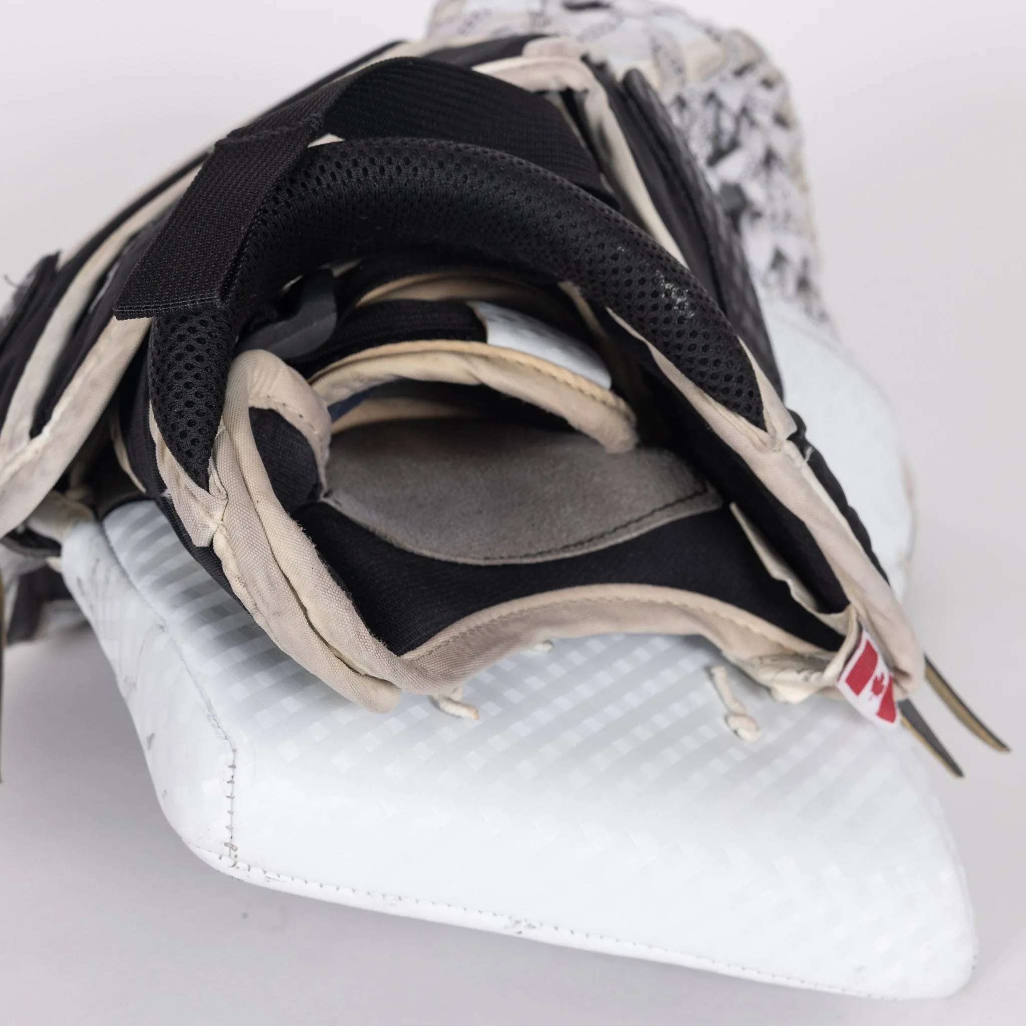 Vaughn Velocity V9 XP Pro Carbon Senior Goalie Catcher - Pro Stock Iceberg Graphic
